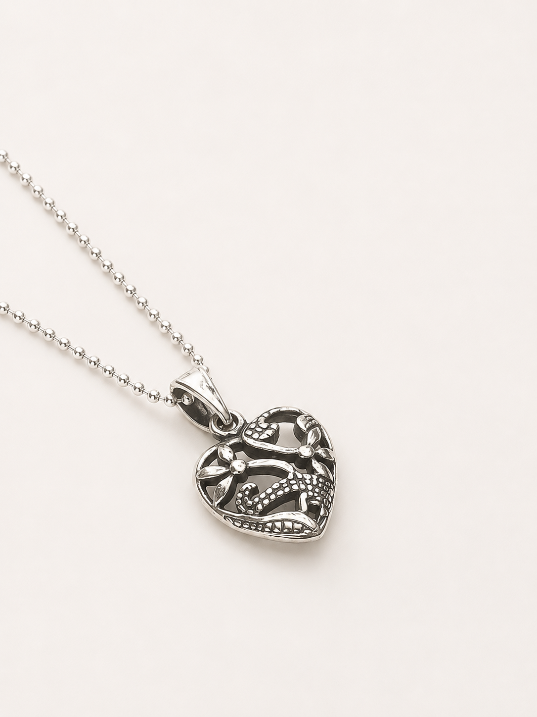 Collar Corazón Canasto