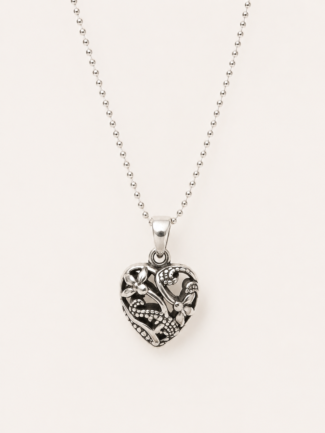 Collar Corazón Canasto